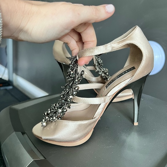 BCBGMAXAZRIA Dress Heels, size 6 - Picture 8 of 8